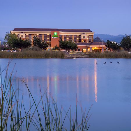 Holiday Inn Express At Monterey Bay By Ihg Seaside Buitenkant foto