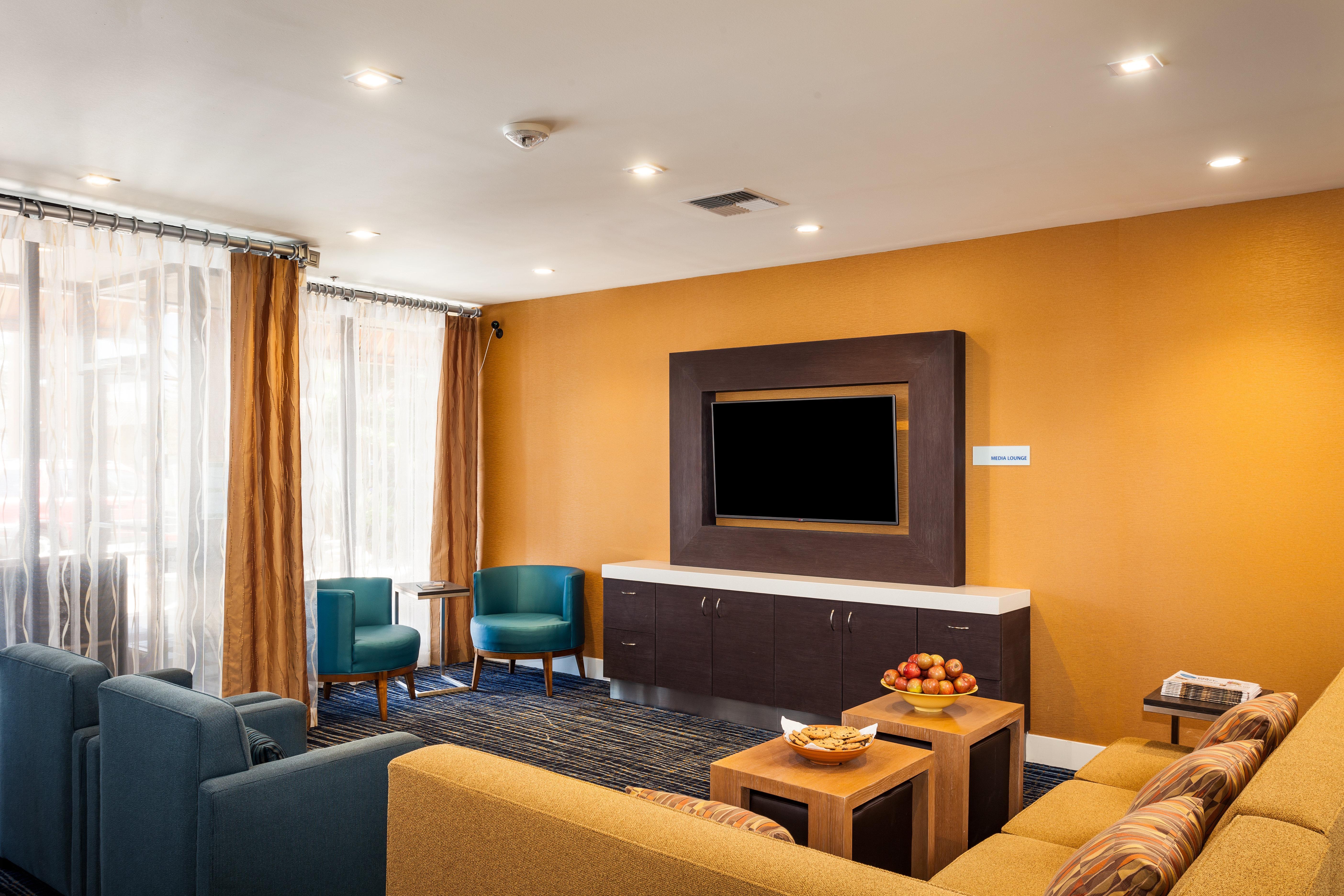 Holiday Inn Express At Monterey Bay By Ihg Seaside Buitenkant foto