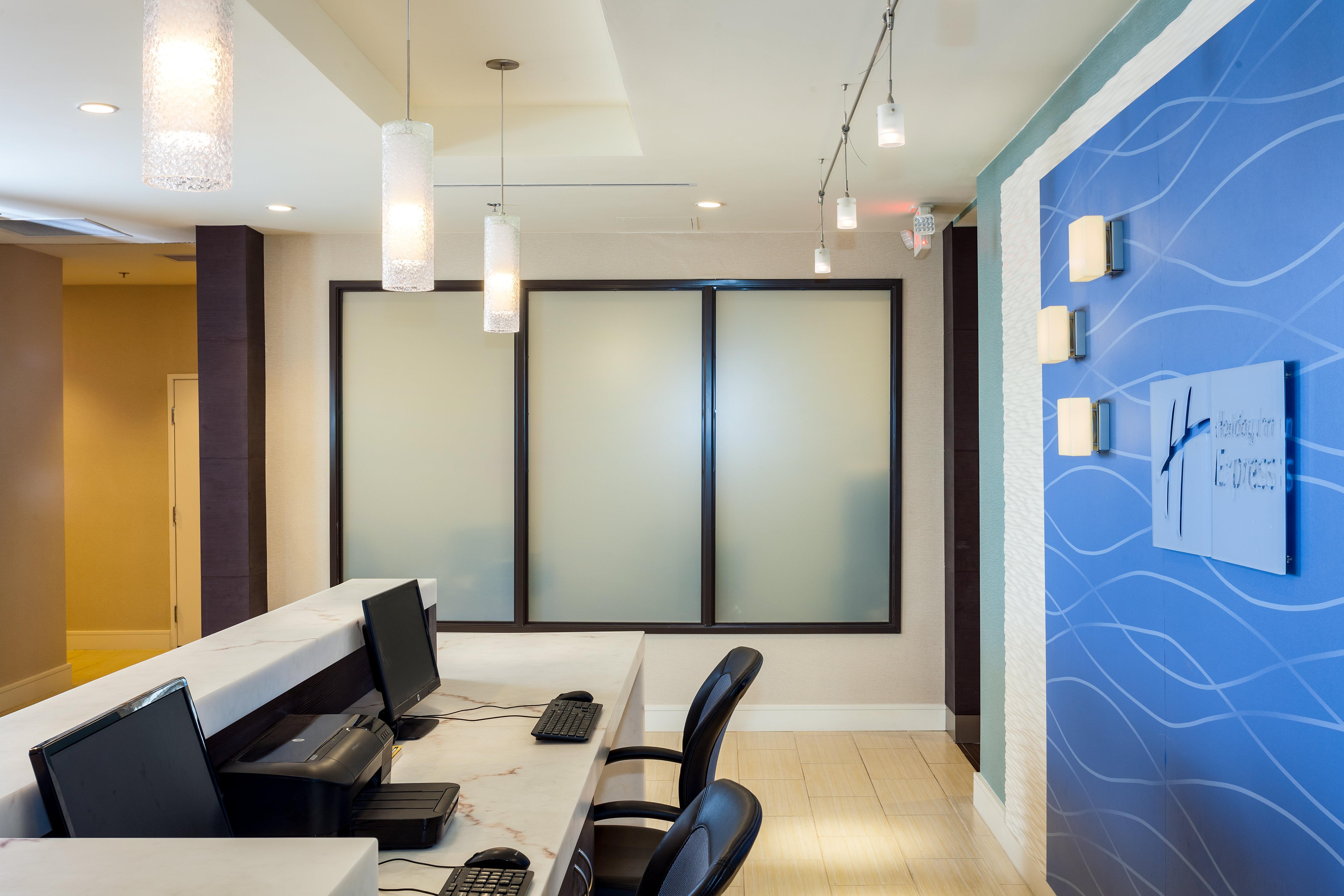 Holiday Inn Express At Monterey Bay By Ihg Seaside Buitenkant foto