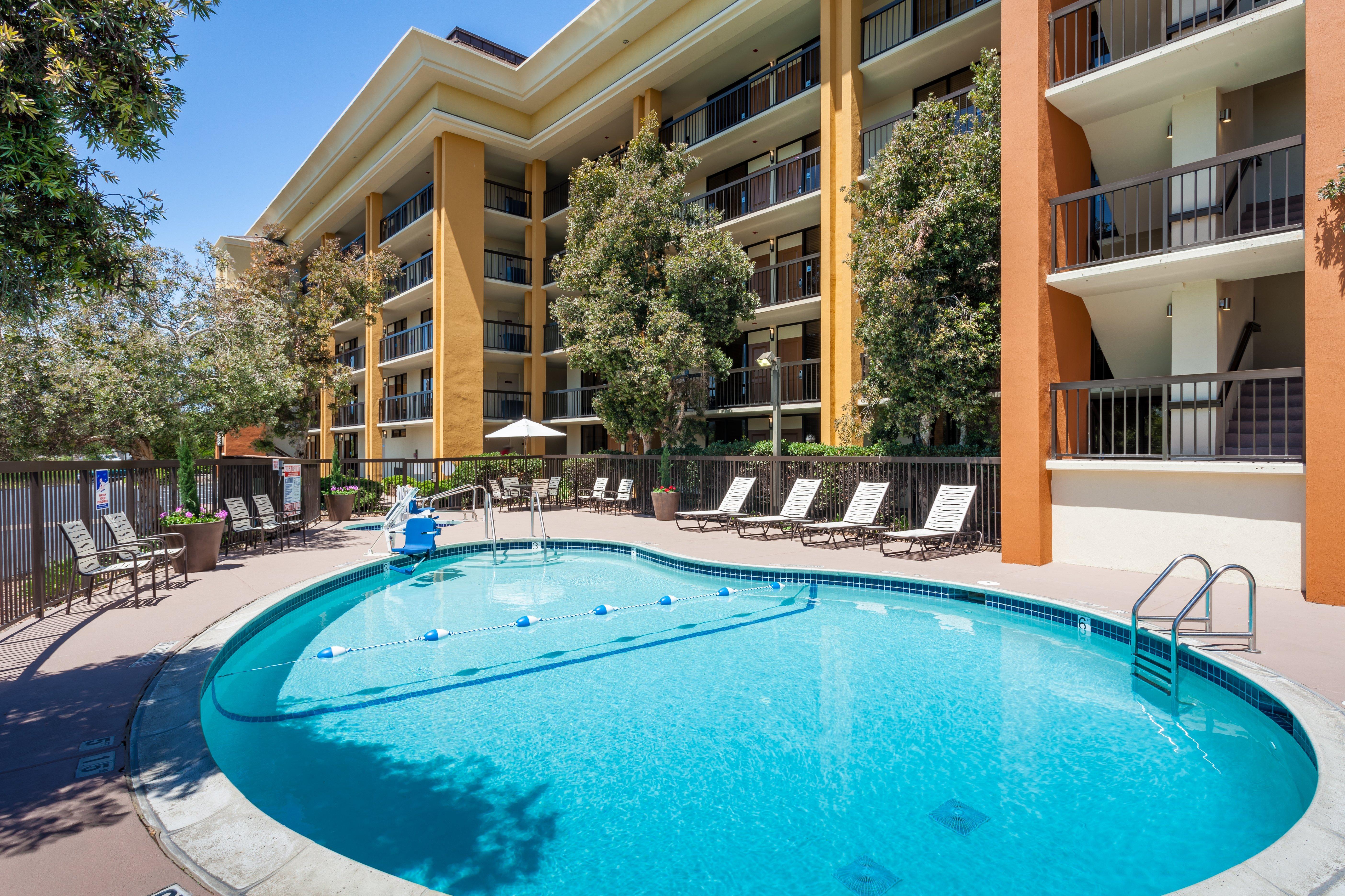 Holiday Inn Express At Monterey Bay By Ihg Seaside Buitenkant foto