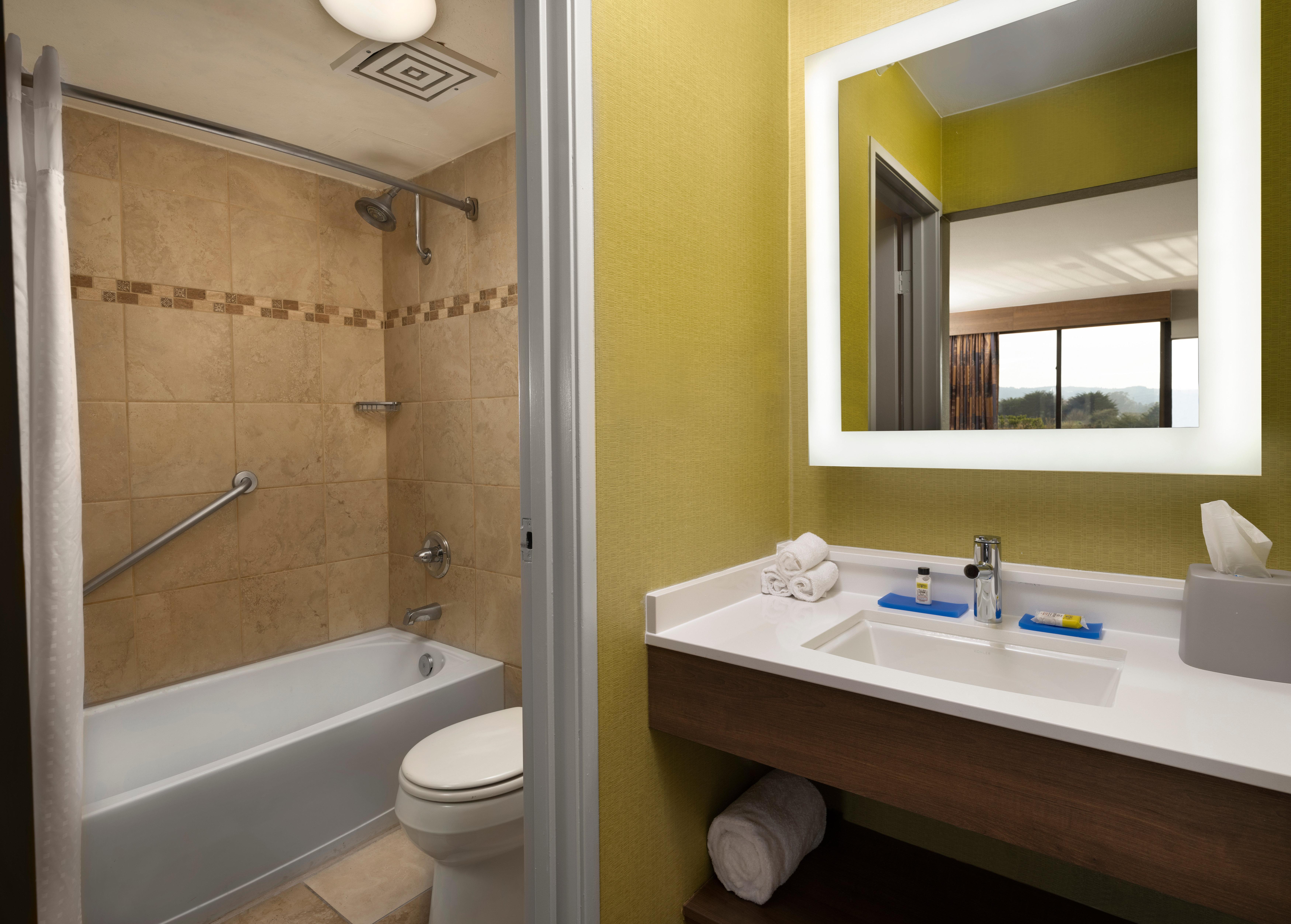 Holiday Inn Express At Monterey Bay By Ihg Seaside Buitenkant foto