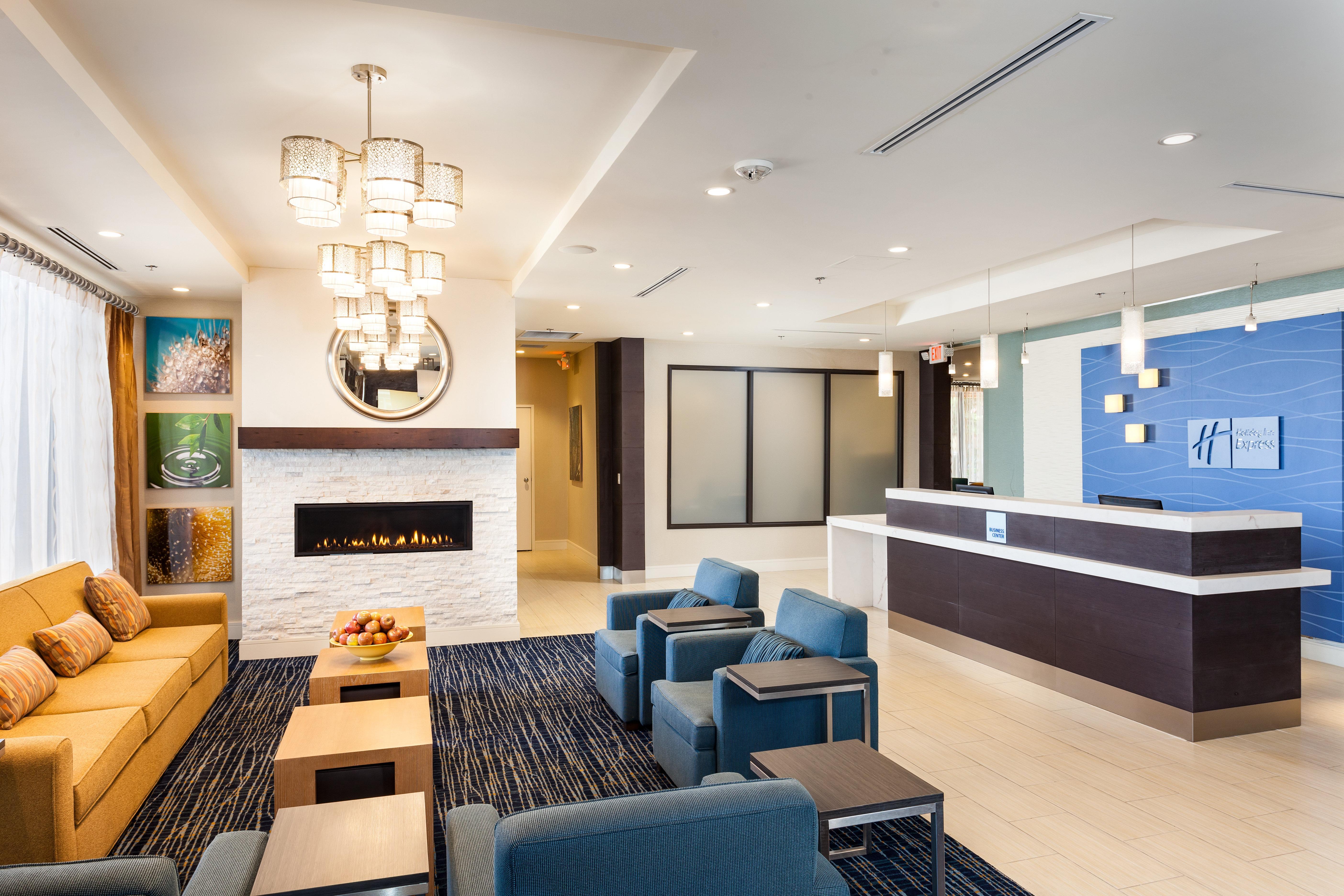 Holiday Inn Express At Monterey Bay By Ihg Seaside Buitenkant foto