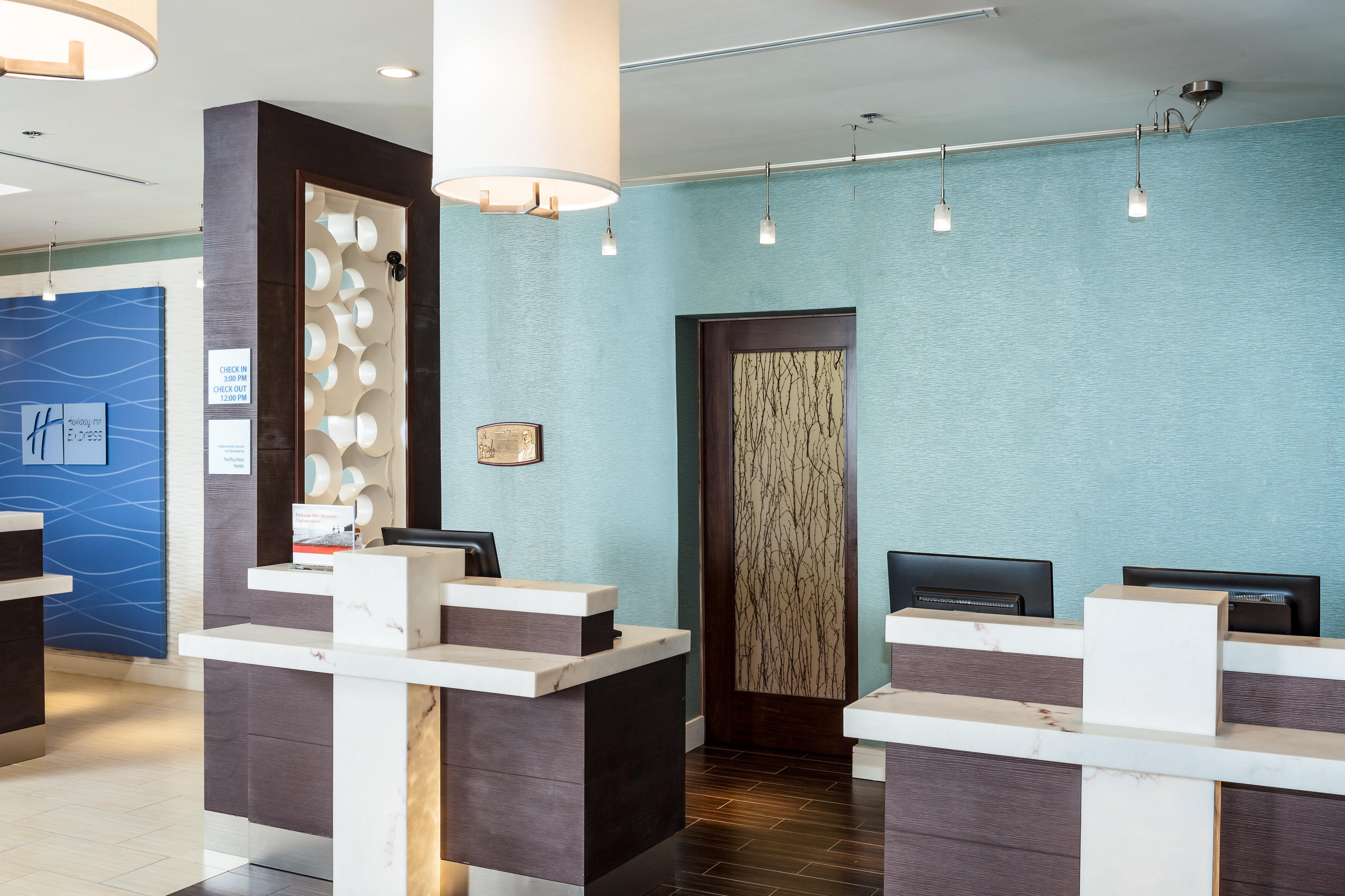 Holiday Inn Express At Monterey Bay By Ihg Seaside Buitenkant foto