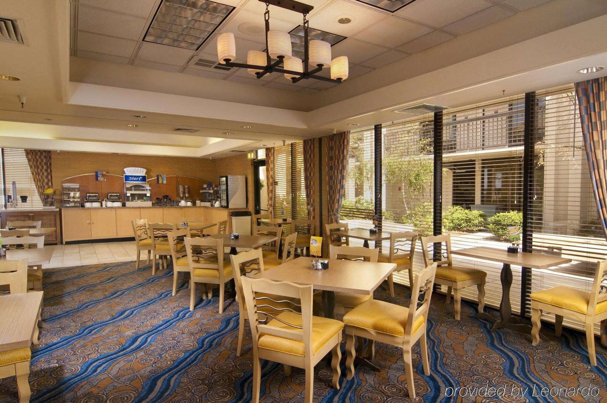 Holiday Inn Express At Monterey Bay By Ihg Seaside Buitenkant foto