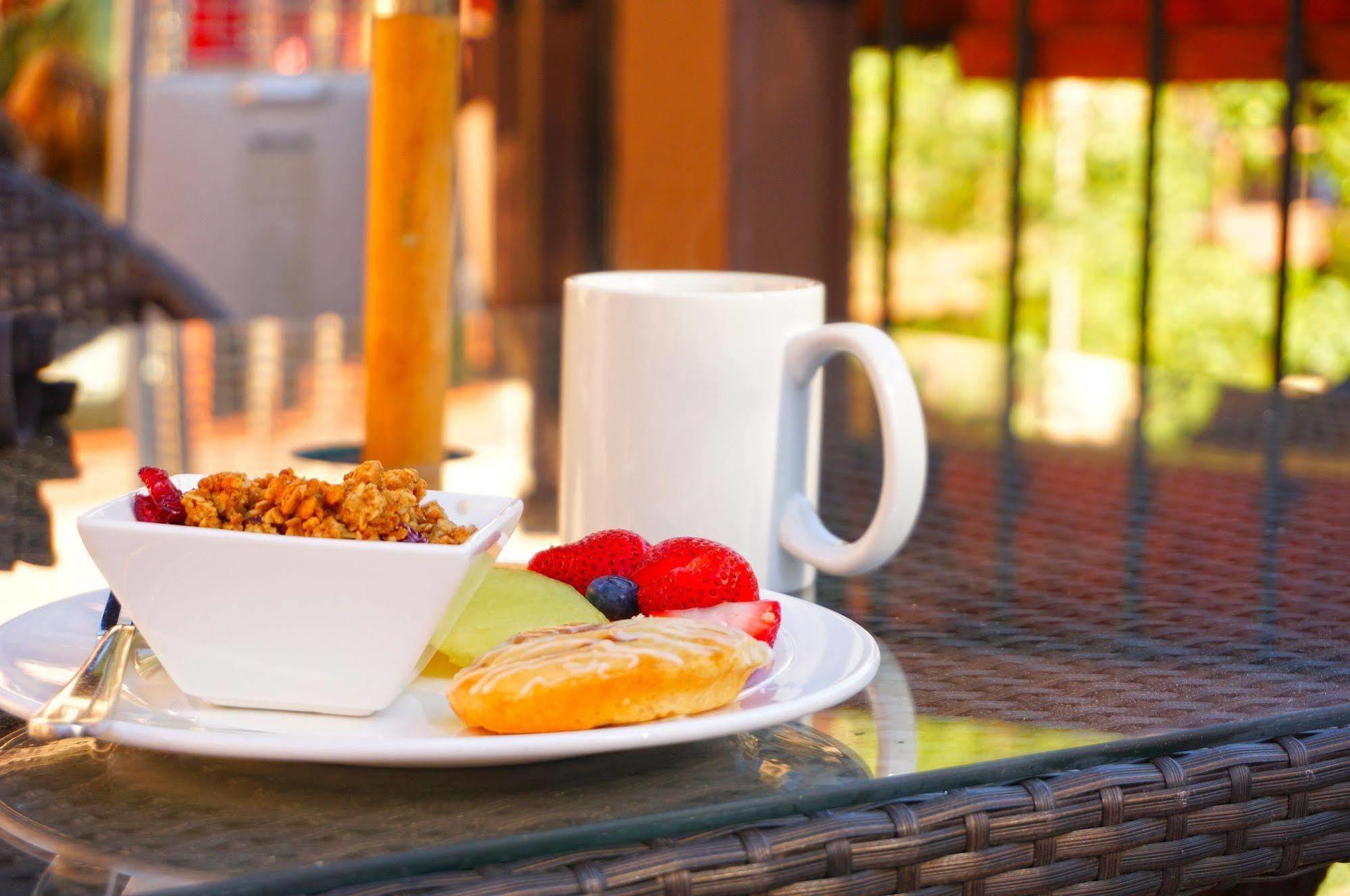 Holiday Inn Express At Monterey Bay By Ihg Seaside Buitenkant foto
